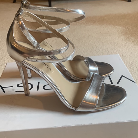 VIA SPIGA heels , size 7 1/2 Silver - Picture 5 of 8